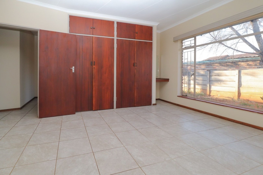 To Let 2 Bedroom Property for Rent in Meiringspark North West